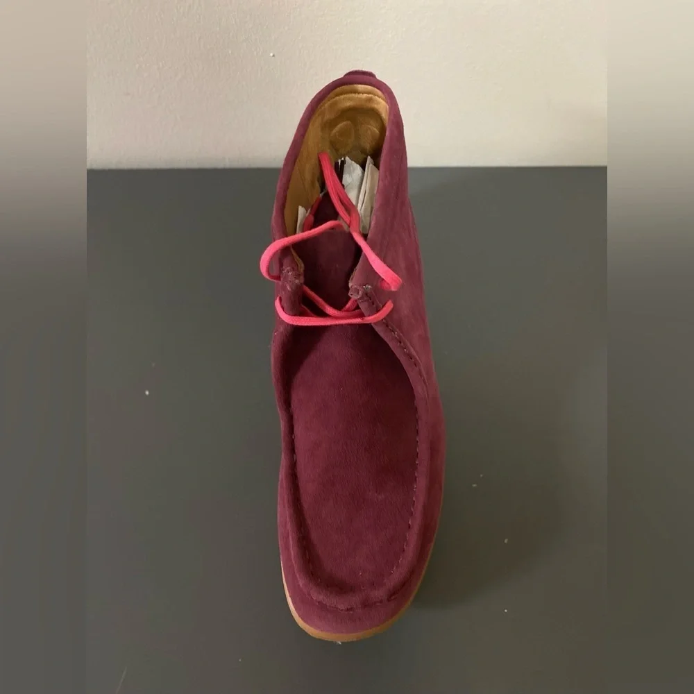 NWOT Hush Puppies Mens Bridgeport Wine Red Suede Chukka Boots US Size 13